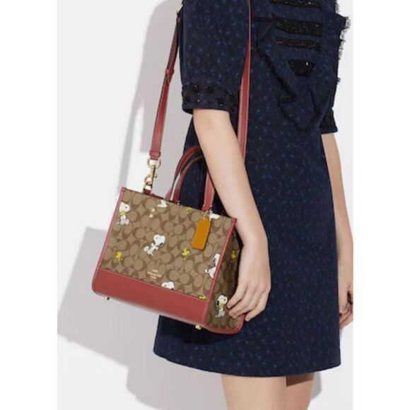 🔥NEW! Coach X Peanuts Dempsey Carryall in Canvas w/ Snoopy Msrp: $450.00 - Picture 5 of 11